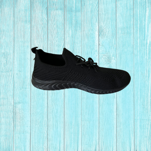 Schwarze leichte Schuhe mit schwarzer Sohle