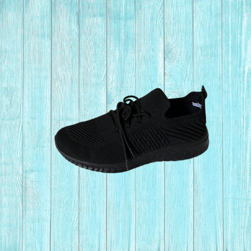 Schwarze leichte Schuhe mit schwarzer Sohle