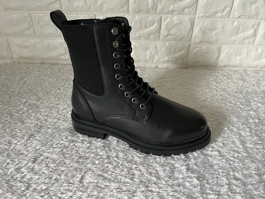 Umfassender Komfort plus schwarzer Stiefel - Rechts 39 und Rechts 40