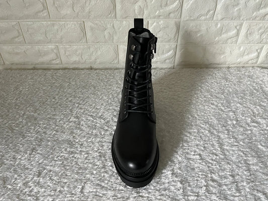 Umfassender Komfort plus schwarzer Stiefel - Rechts 39 und Rechts 40