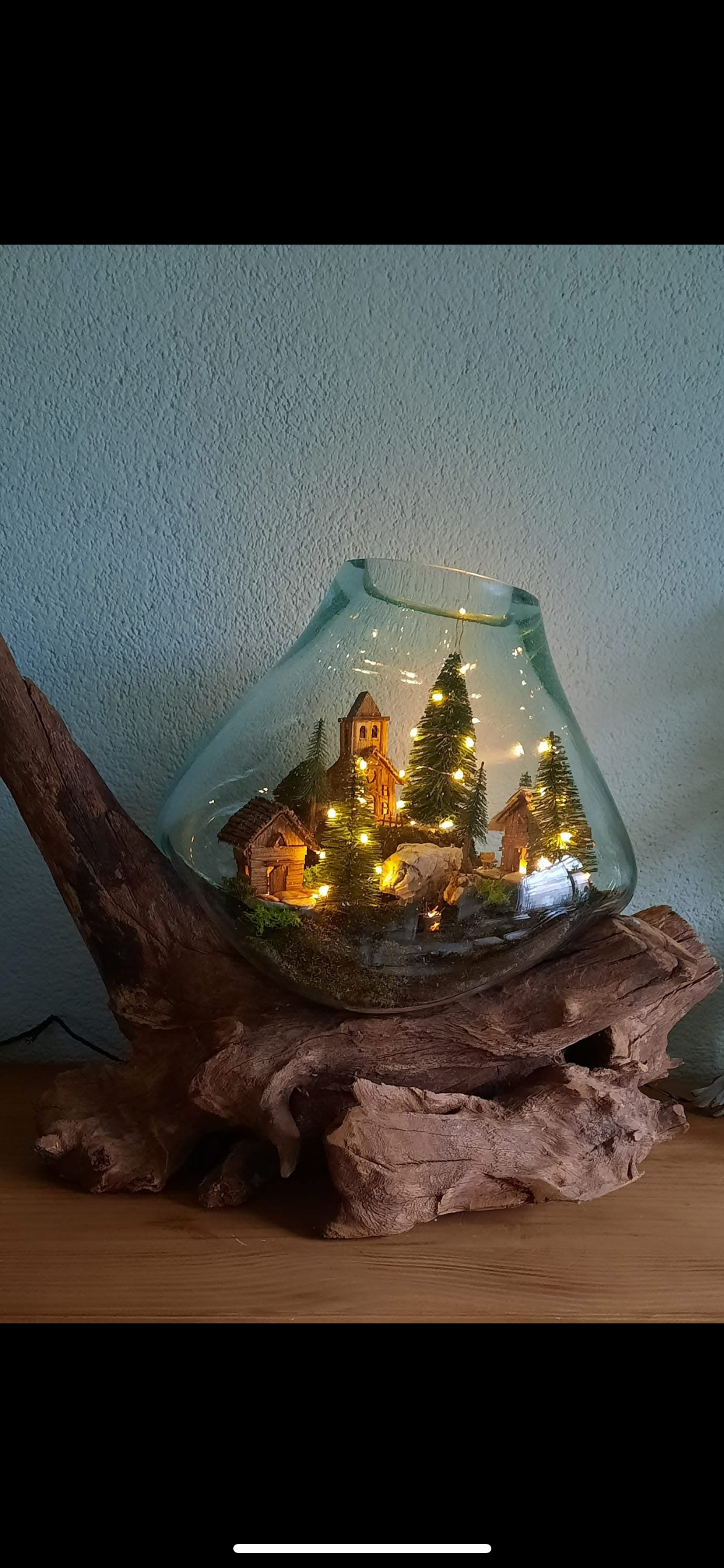 Glasschale auf Holz